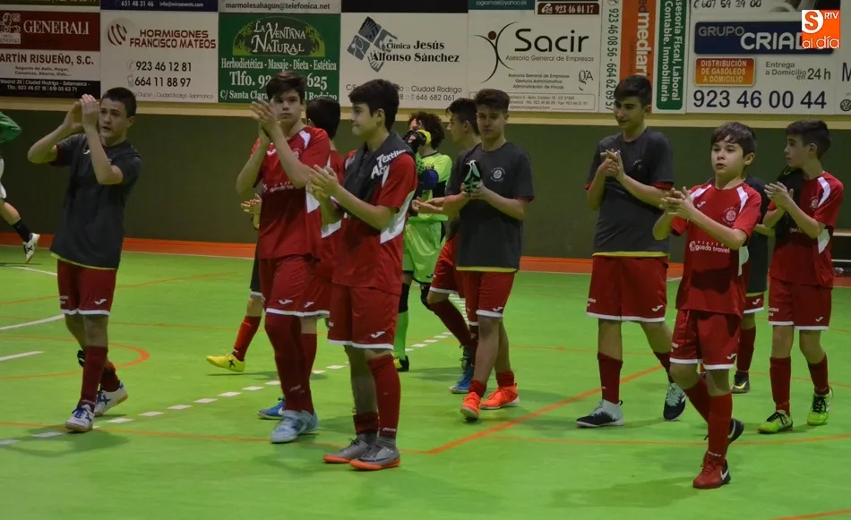 Foto 11 - El III Infantil golea al pen&uacute;ltimo y ya s&oacute;lo le separa un partido del t&iacute;tulo de Liga  