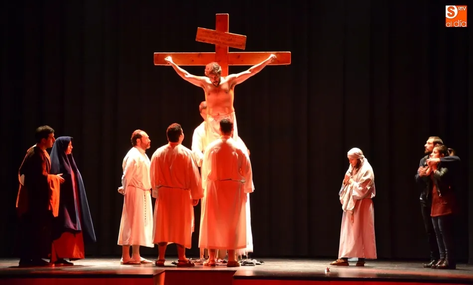 La Pasión rompe todos los esquemas ofreciendo un pregón teatralizado con drama, humor y música  
