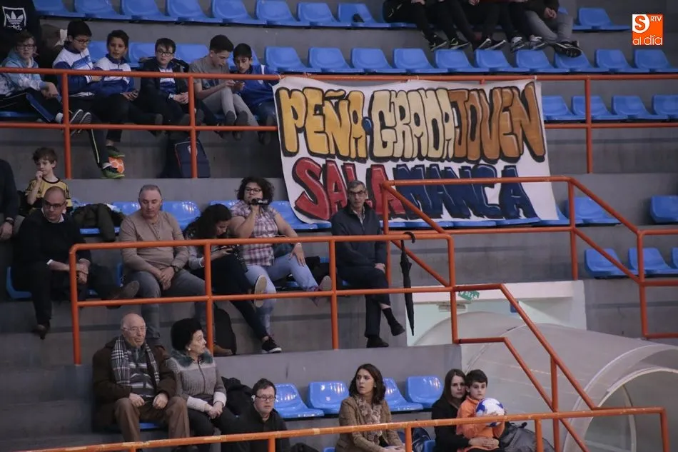 Foto 4 - El Confiter&iacute;a Gil sigue en racha en Tercera y las chicas del Inter Sala no fallan