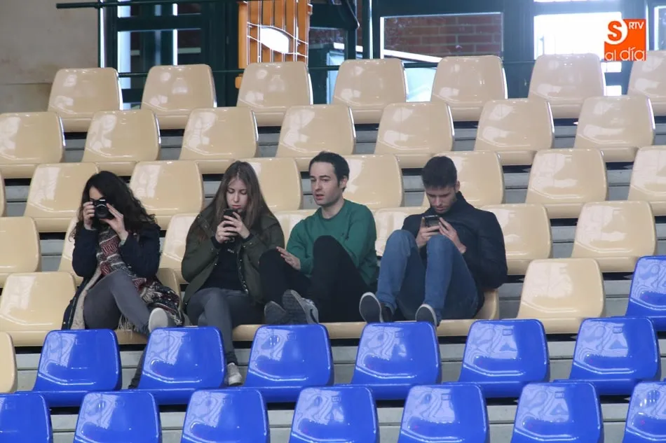 Foto 3 - Las chicas de la Usal ganan el derbi ante el San Roque y siguen l&iacute;deres de la Regional Femenina