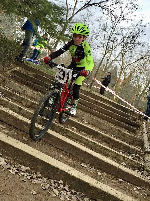 Foto 6 - La Escuela de Ciclismo Bejarana hace un buen papel en Aranda de Duero
