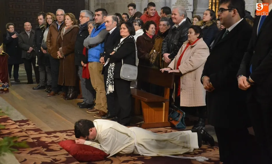 Efraín Peinado se convierte en diácono con la compañía de un amplio número de fieles  