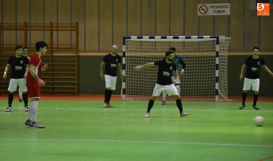 Foto 8 - El III Senior da la cara ante el 2&ordm; clasificado en un intenso partido  