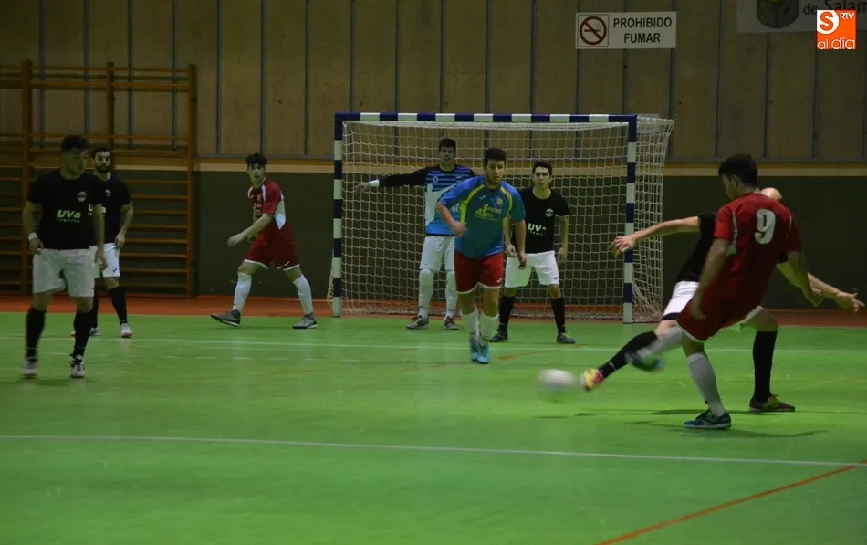 Foto 4 - El III Senior da la cara ante el 2&ordm; clasificado en un intenso partido  