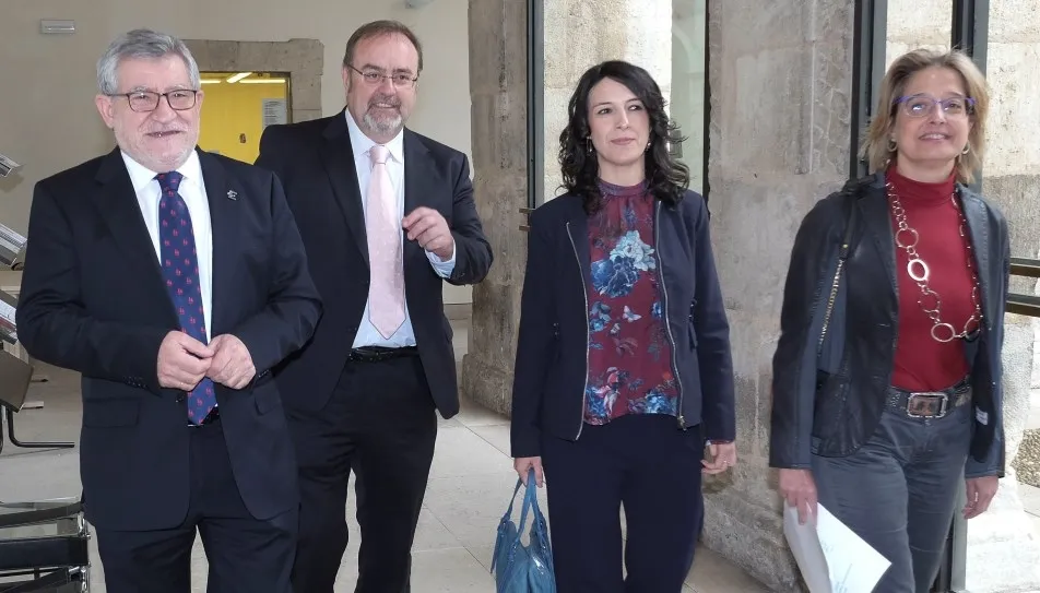 El consejero de Educación, Fernando Rey, junto con el titular de Educación, Cultura y Deportes de Castilla-La Mancha, Ángel Felpeto, y la consejera de Educación y Empleo de la Junta de Extremadura, Esther Gutiérrez