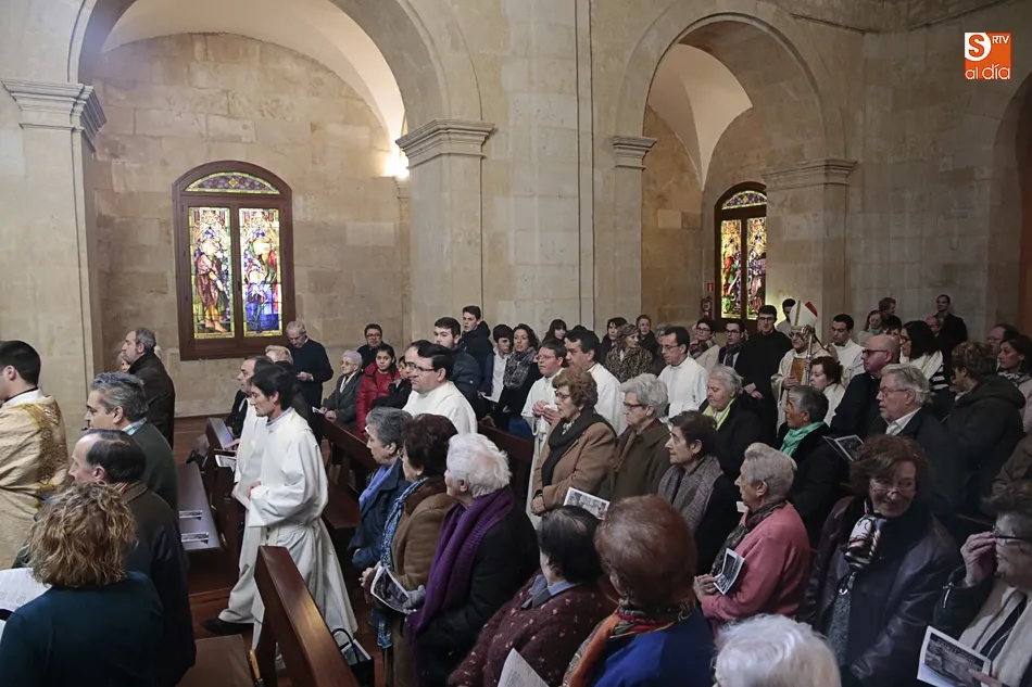 Foto 8 - El obispo Carlos L&oacute;pez comanda el rito de eucarist&iacute;a de dos seminaristas diocesanos  