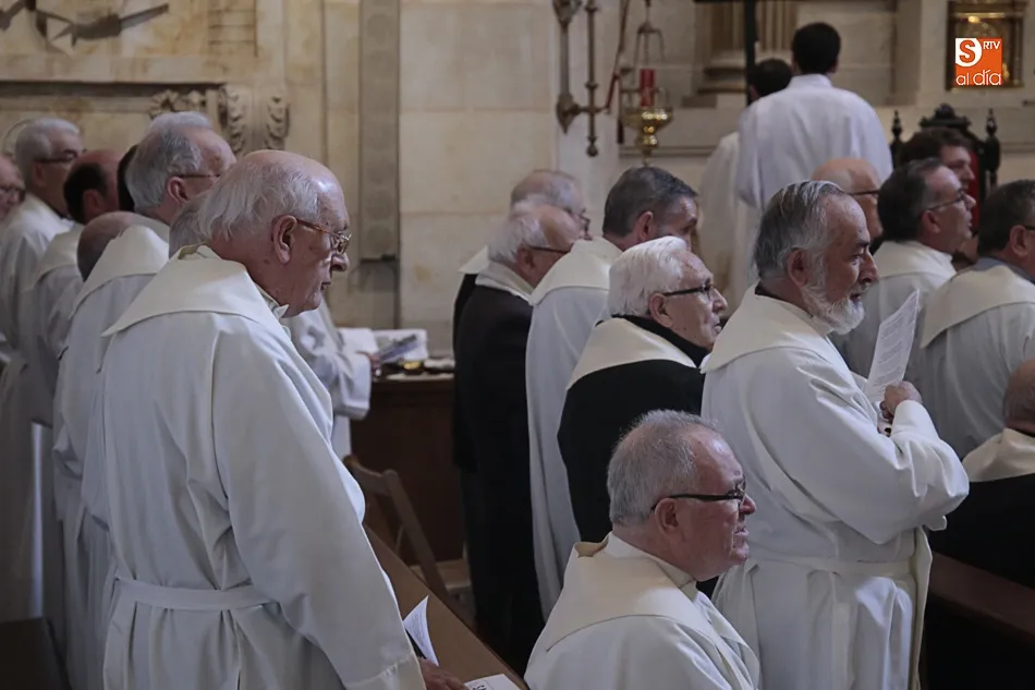 Foto 7 - El obispo Carlos L&oacute;pez comanda el rito de eucarist&iacute;a de dos seminaristas diocesanos  