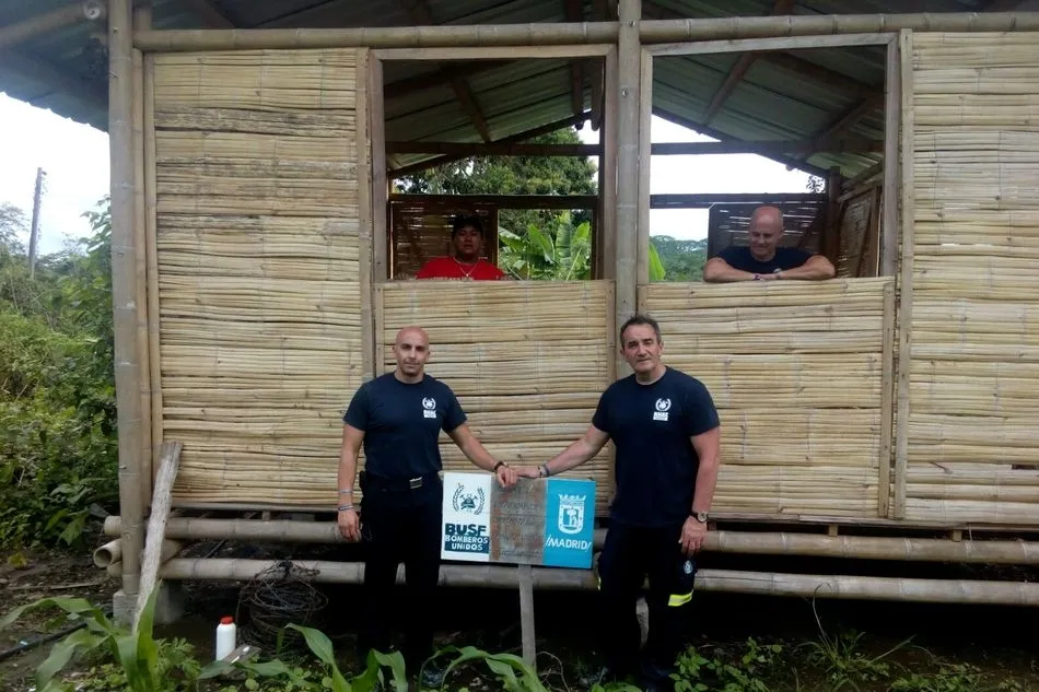 Foto 5 - Manuel Gallego participa junto a Bomberos Sin Fronteras en la entrega 1500 kg de material en...