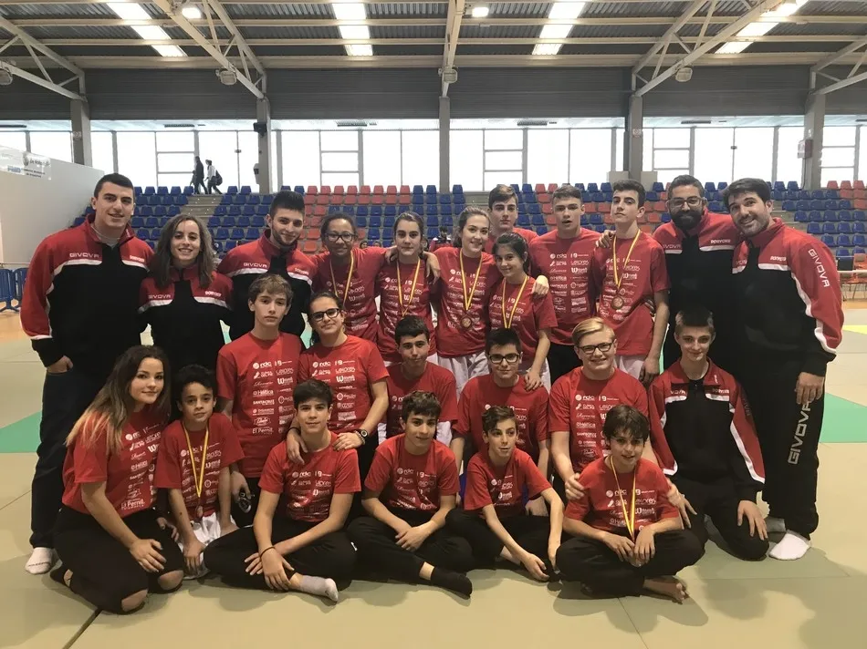 Foto 6 - Dos primeros puestos y un bronce para los veteranos en Arganda del Rey  