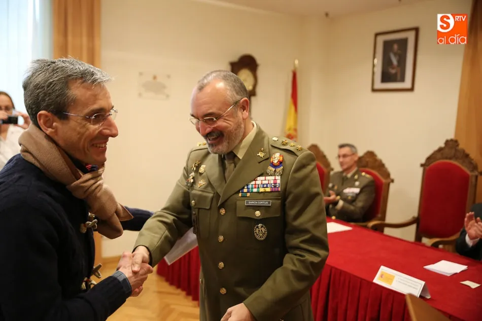 Foto 9 - Alma Mart&iacute;n S&aacute;nchez, del IES Torres Villarroel, ganadora del concurso &lsquo;Carta a un militar...
