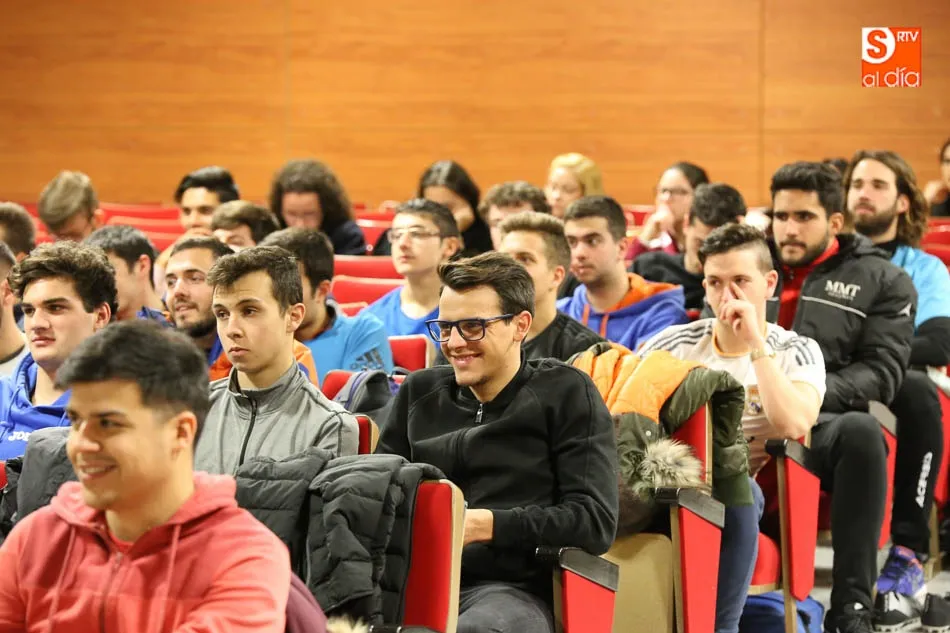Foto 11 - Una charla de Primera Divisi&oacute;n  
