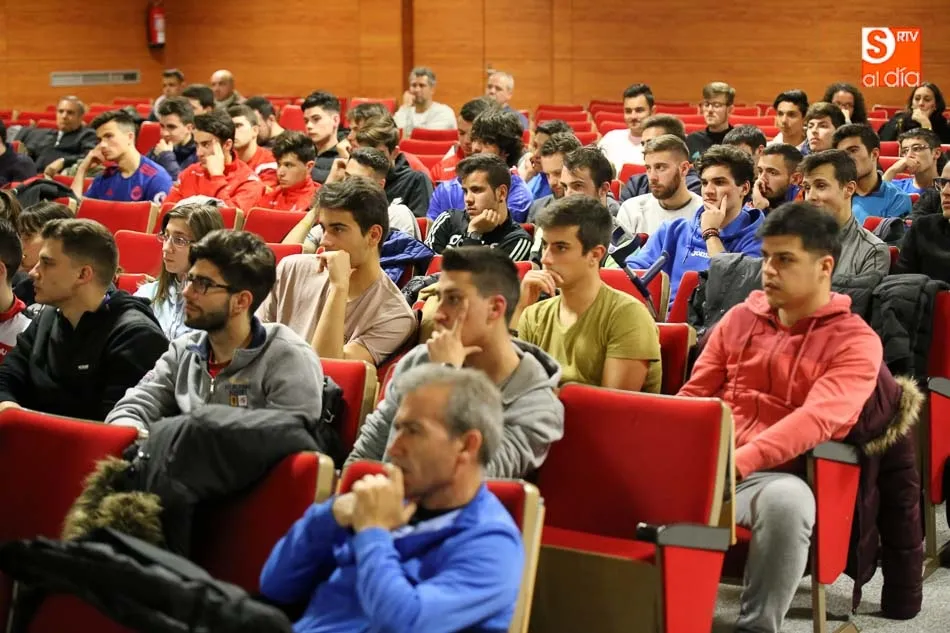 Foto 6 - Una charla de Primera Divisi&oacute;n  