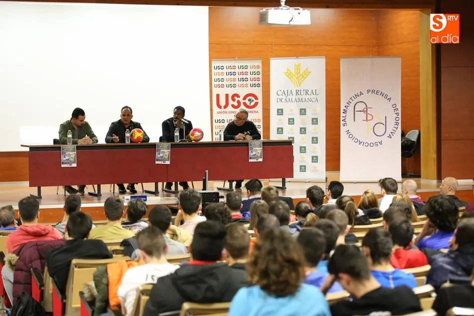 Foto 5 - Una charla de Primera Divisi&oacute;n  