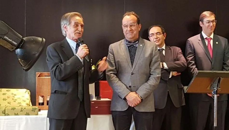 Entrega del título de Socio de mérito a Ramón Hernández Garrido