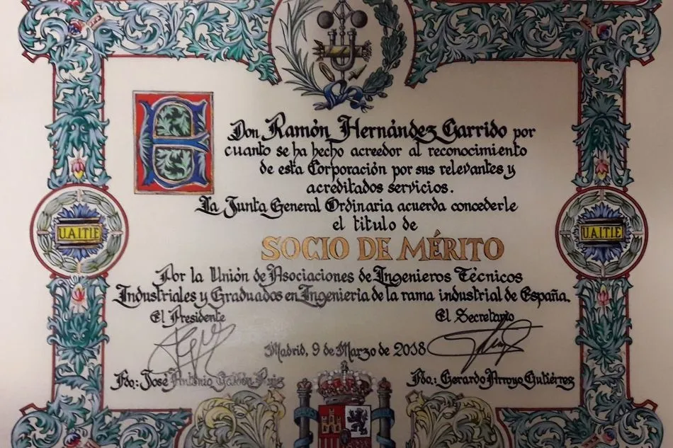 Foto 2 - Ram&oacute;n Hern&aacute;ndez recibe la distinci&oacute;n de &lsquo;Socio de m&eacute;rito&rsquo; de la UAITIE  