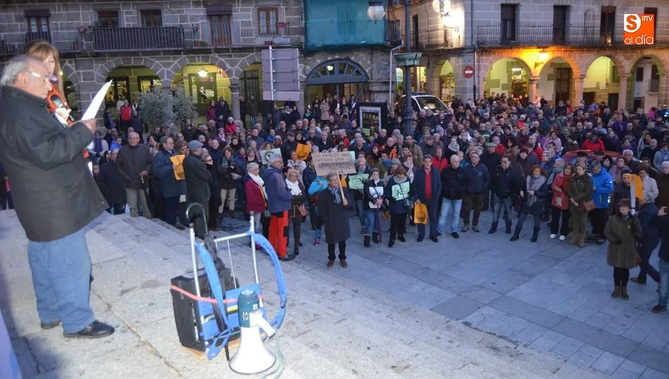 Lectura del manifiesto en la manifestaciones sobre pensiones, en la Plaza Mayor de Béjar
