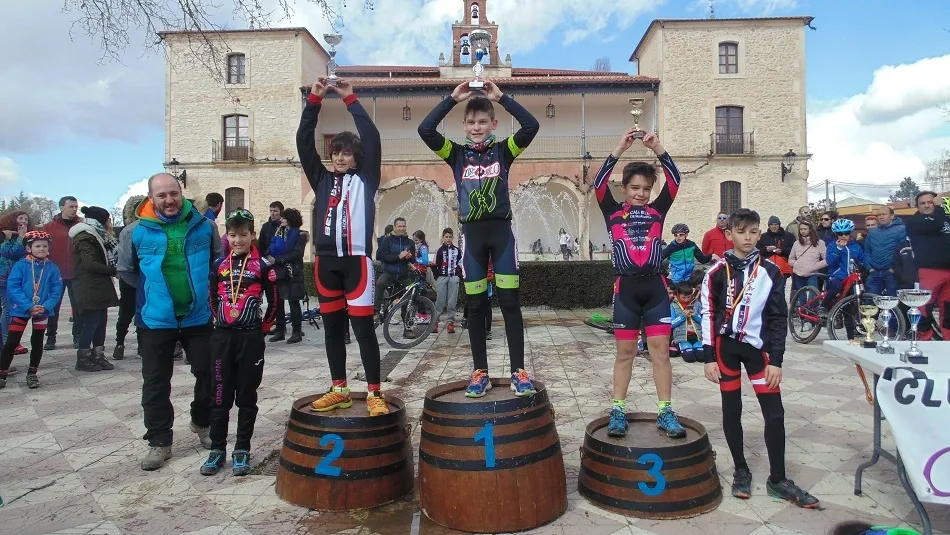 Foto 2 - Dos victorias y tres terceros puestos para el Promesal en Aranda de Duero