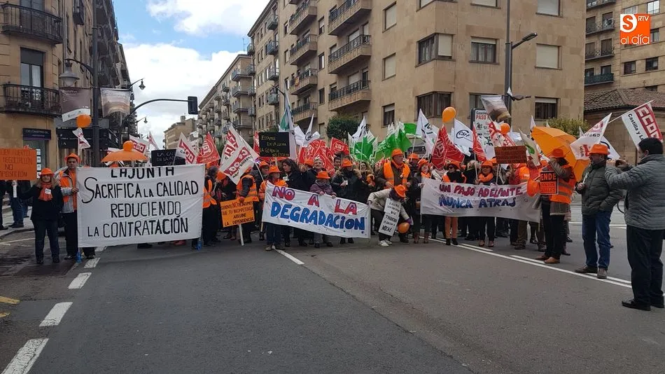 Corte de la Gran Vía a la altura de la Gerencia de Servicios Sociales