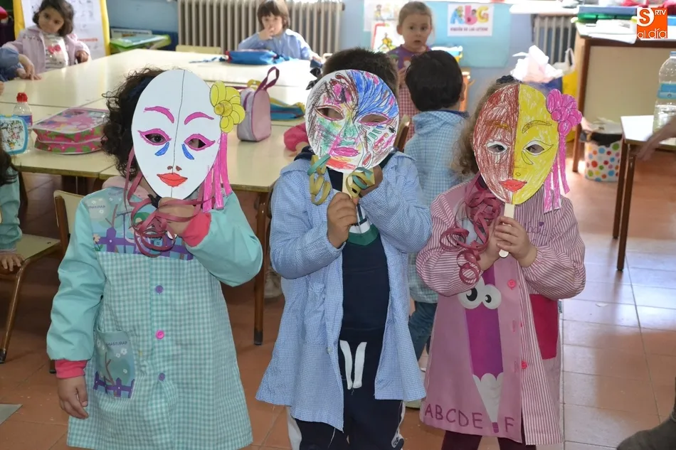 Foto 9 - El Colegio San Francisco inicia su Semana Cultural con un taller de m&aacute;scaras venecianas  