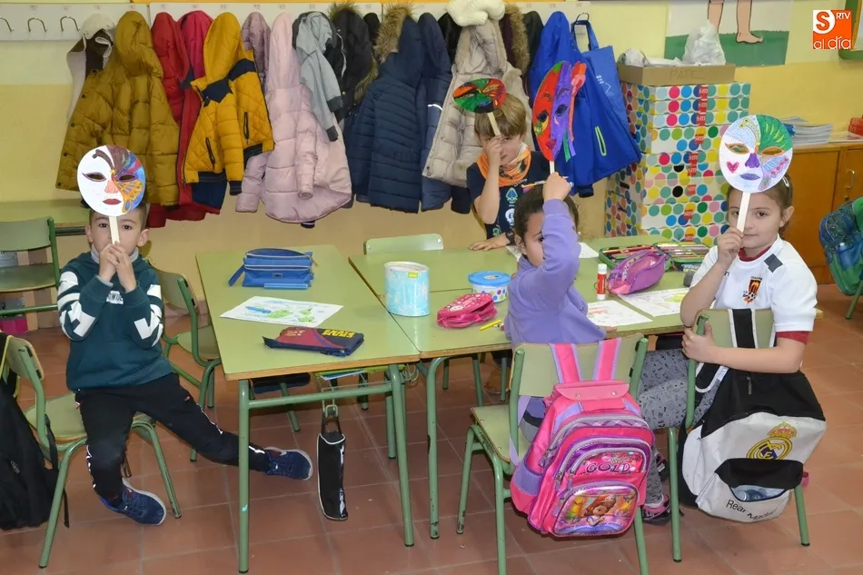 Foto 10 - El Colegio San Francisco inicia su Semana Cultural con un taller de m&aacute;scaras venecianas  