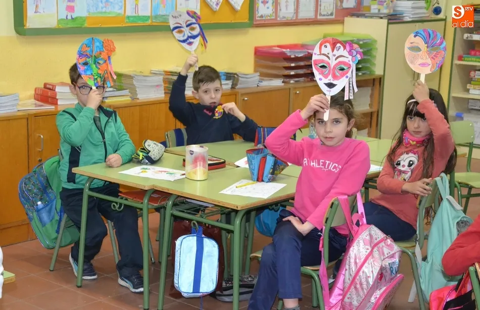 Foto 11 - El Colegio San Francisco inicia su Semana Cultural con un taller de m&aacute;scaras venecianas  