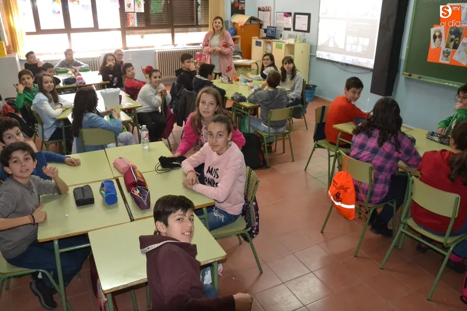 Foto 6 - El Colegio San Francisco inicia su Semana Cultural con un taller de m&aacute;scaras venecianas  