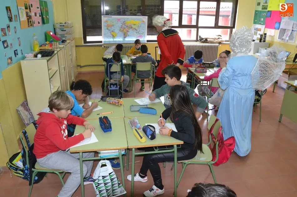 Foto 7 - El Colegio San Francisco inicia su Semana Cultural con un taller de m&aacute;scaras venecianas  