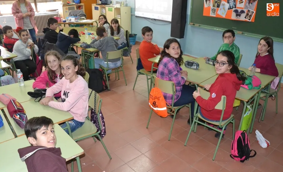 Foto 4 - El Colegio San Francisco inicia su Semana Cultural con un taller de m&aacute;scaras venecianas  