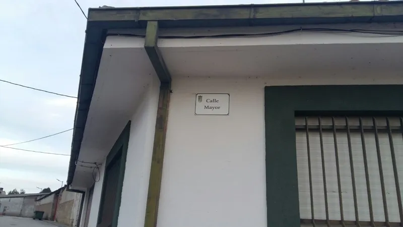 Foto 3 - Valverd&oacute;n actualiza el callejero y renueva m&aacute;s de medio centenar de placas de calle