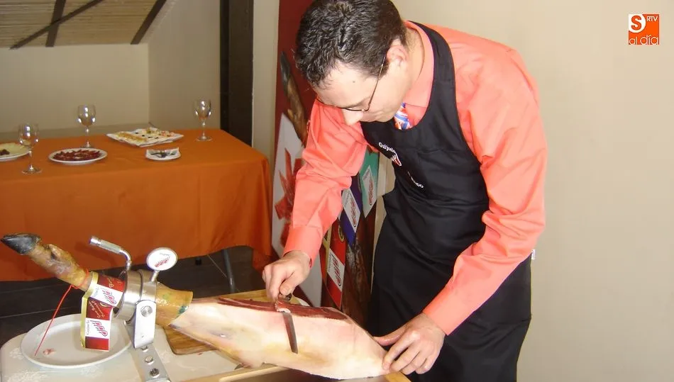 La jornada irá acompañada de un concurso de cortadores de jamón