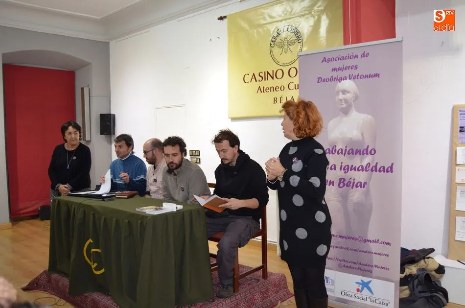 Foto 9 - M&ordf; Isabel Mu&ntilde;oz y el grupo de 2&ordm;A del Ram&oacute;n Olleros, ganadores del concurso &lsquo;D&iacute;a del padre...