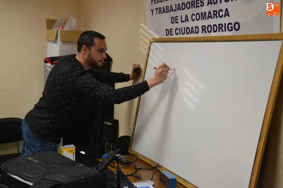 Foto 3 - Concluye el segundo turno del taller de fotograf&iacute;a para empresas  
