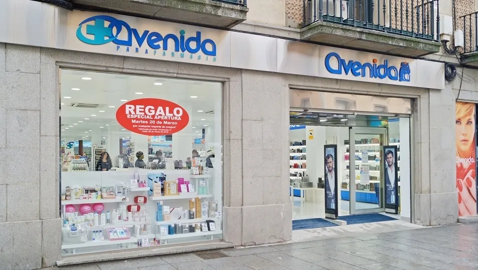 Fachada de la nueva tienda de Perfumerías Avenida en Segovia