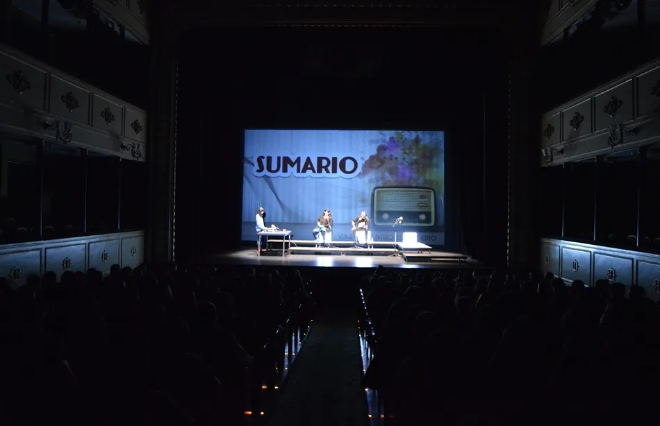 Foto 3 - M&aacute;s de 300&nbsp; j&oacute;venes de la ciudad disfrutan de un 'Viaje al centro de la radio' con la UPSA
