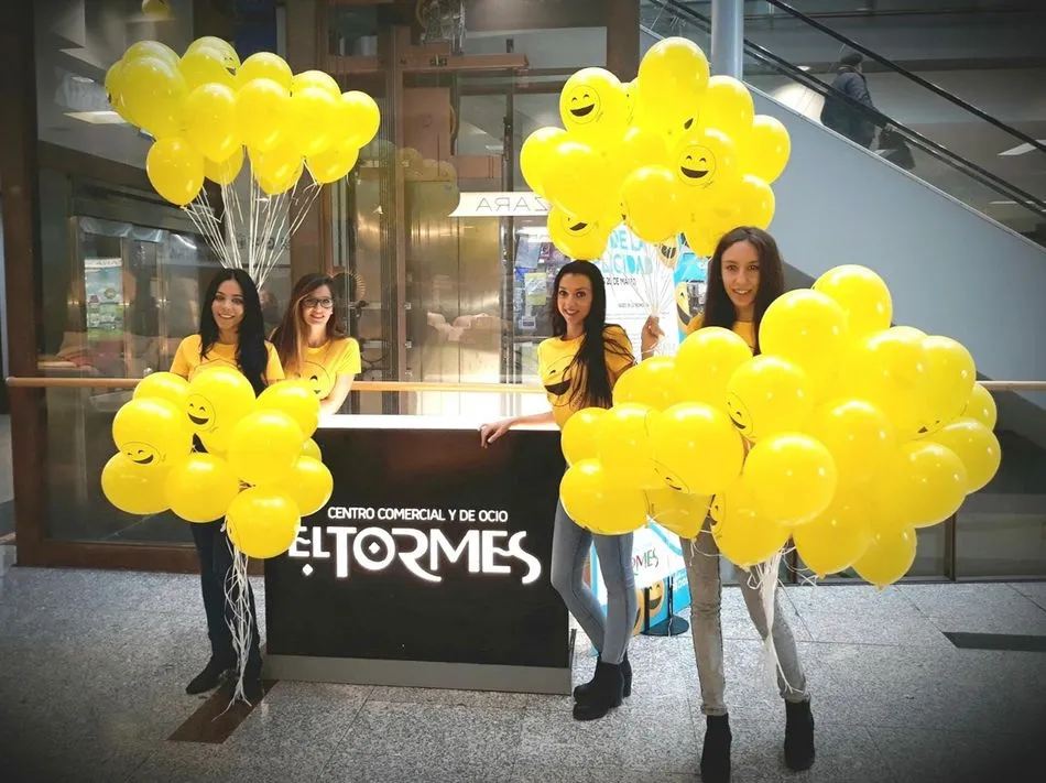 Foto 2 - El Tormes celebra el D&iacute;a de la Felicidad