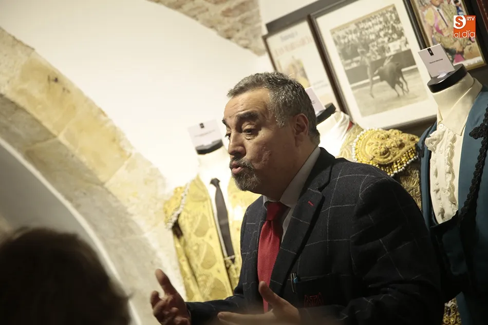 Foto 10 - Entra&ntilde;able encuentro del alcalde con la Asociaci&oacute;n de Alzheimer en el Museo Taurino