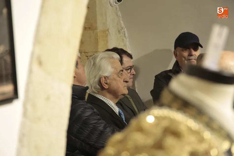 Foto 4 - Entra&ntilde;able encuentro del alcalde con la Asociaci&oacute;n de Alzheimer en el Museo Taurino