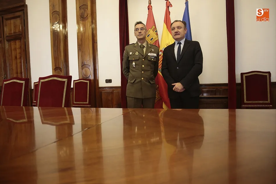Foto 7 - El nuevo jefe del Mando de Ingenieros muestra su colaboraci&oacute;n a las autoridades