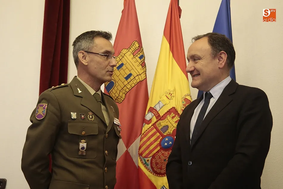 Foto 6 - El nuevo jefe del Mando de Ingenieros muestra su colaboraci&oacute;n a las autoridades
