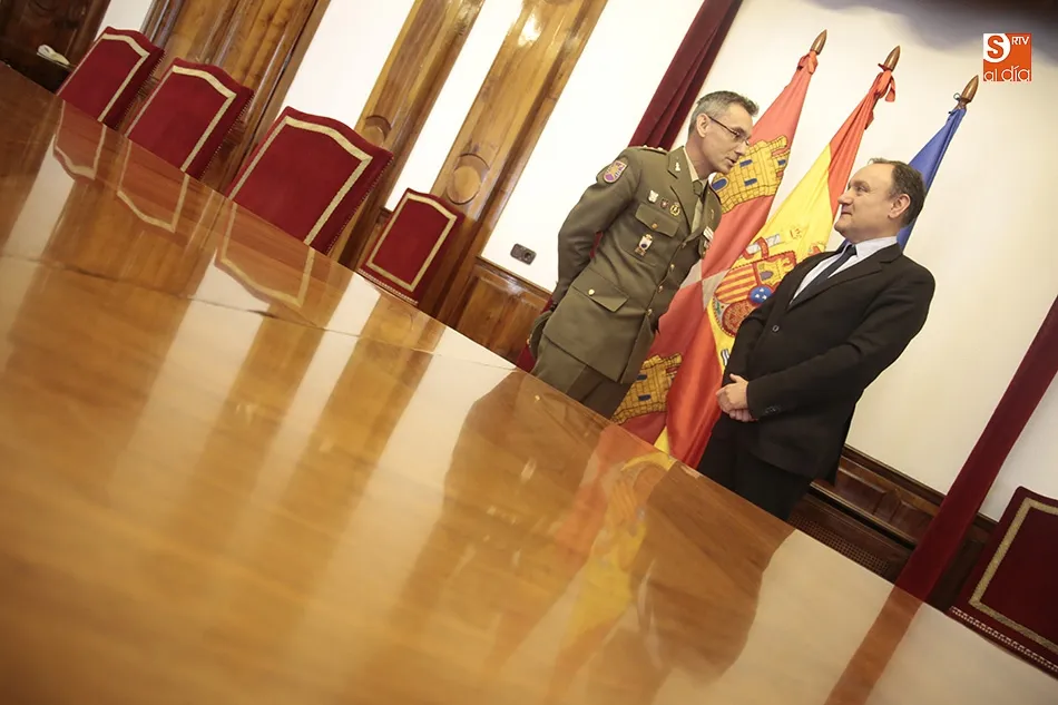 Foto 4 - El nuevo jefe del Mando de Ingenieros muestra su colaboraci&oacute;n a las autoridades