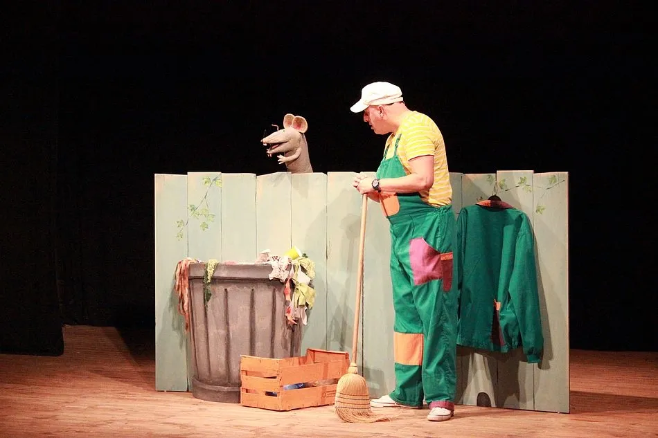 Foto 2 - Los CRA Los Jarales y Altozano acuden a una nueva sesi&oacute;n de teatro educativo