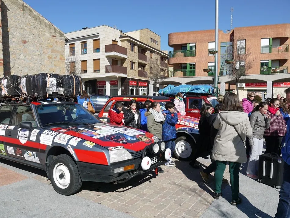 Foto 6 - El Rally sin Fronteras parte a Marruecos desde Carbajosa con juegos infantiles donados por el...