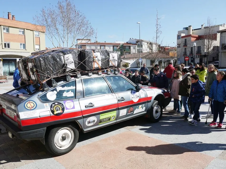 Foto 4 - El Rally sin Fronteras parte a Marruecos desde Carbajosa con juegos infantiles donados por el...