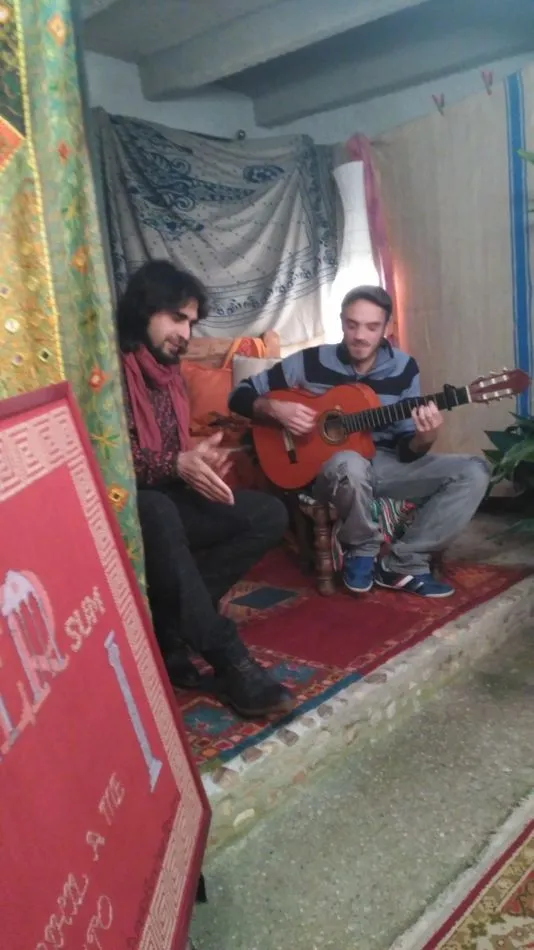 Foto 3 - El Pensadero inicia su andadura en Aldeatejada con dos exposiciones y un concierto
