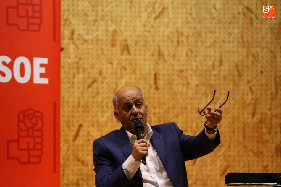 Foto 4 - Charla sobre las pensiones de Joaqu&iacute;n Merch&aacute;n en El Charro
