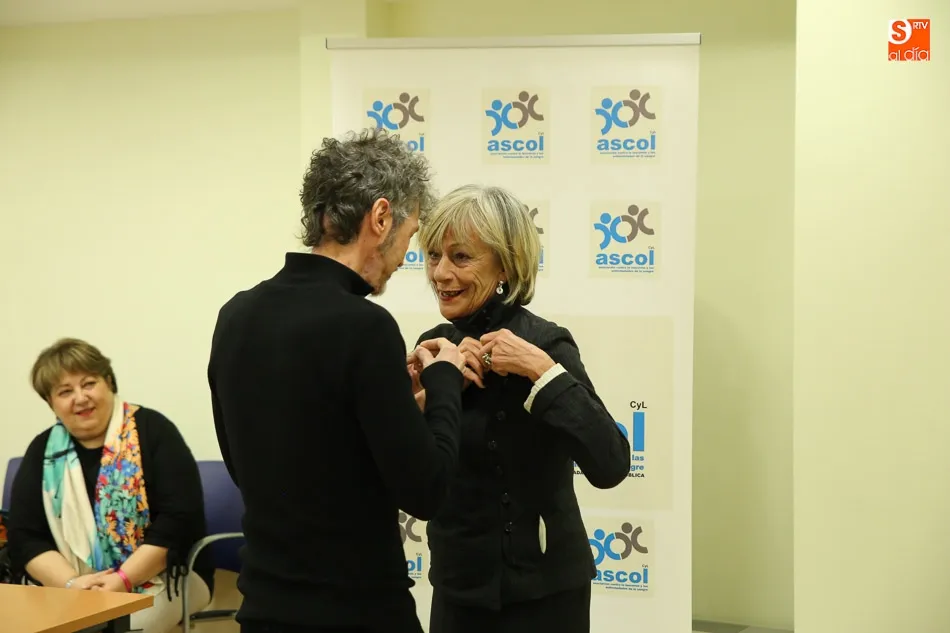 Foto 4 - Ascol entrega sus distintivos especiales a la Fundaci&oacute;n In&eacute;s Luna Terrero y a Mar&iacute;a Cuesta  