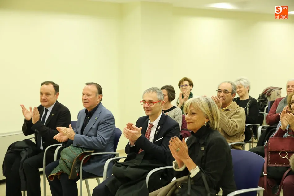 Foto 3 - Ascol entrega sus distintivos especiales a la Fundaci&oacute;n In&eacute;s Luna Terrero y a Mar&iacute;a Cuesta  