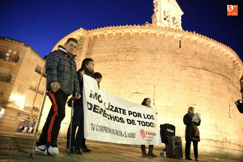 Foto 2 - Movilizaci&oacute;n silenciosa a favor de los derechos de todos en la Puerta de Zamora