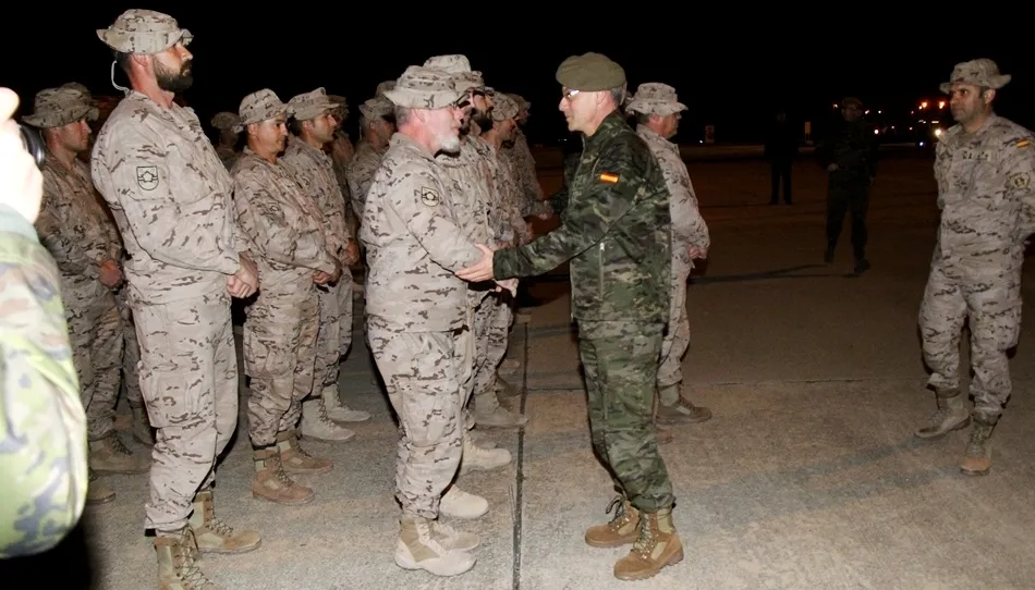 Foto 3 - Emocionante regreso de m&aacute;s de 70 militares salmantinos, tras seis meses en Irak