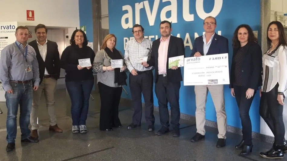Entrega del cheque solidario a Pyfano